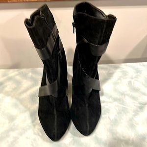 Black used ankle boots size 9